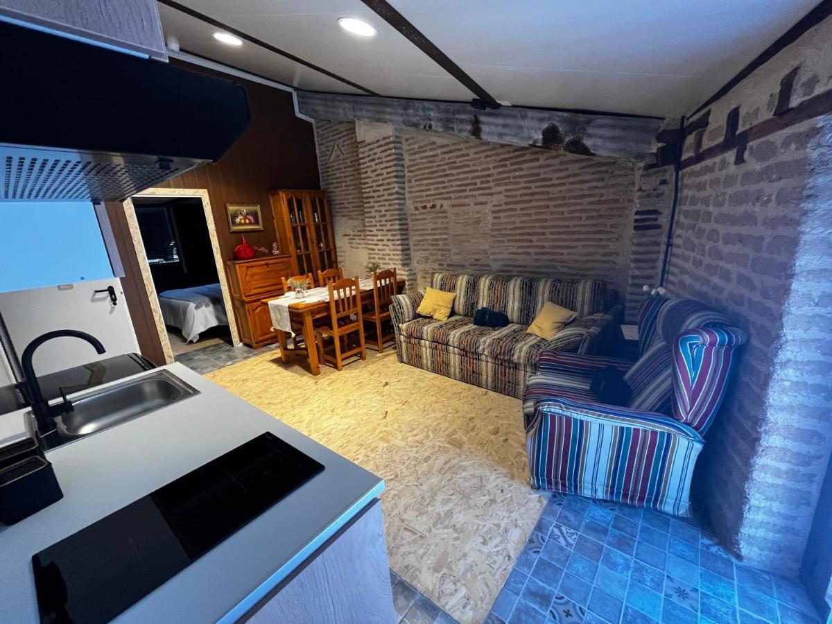 Casa Ruina Guest House Nava del Rey Exterior photo